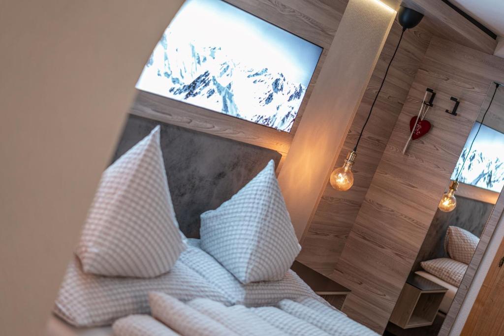 Postel nebo postele na pokoji v ubytování Genusshotel Alpenblick