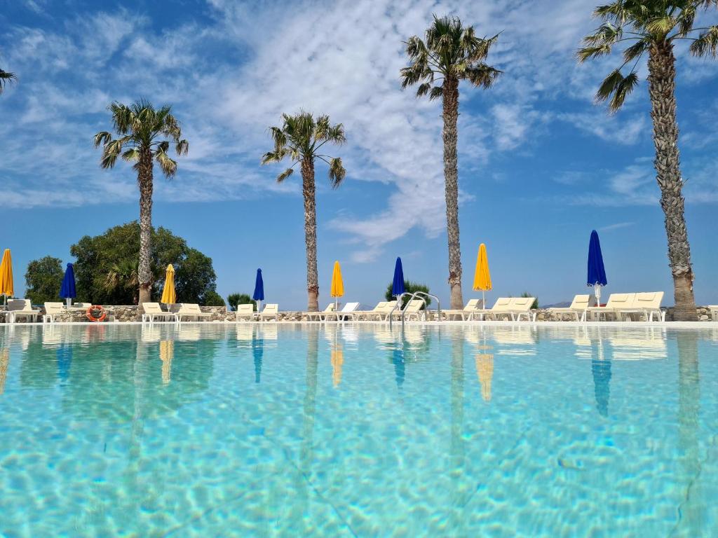 Bazén v ubytování Irina Beach Hotel nebo v jeho okolí
