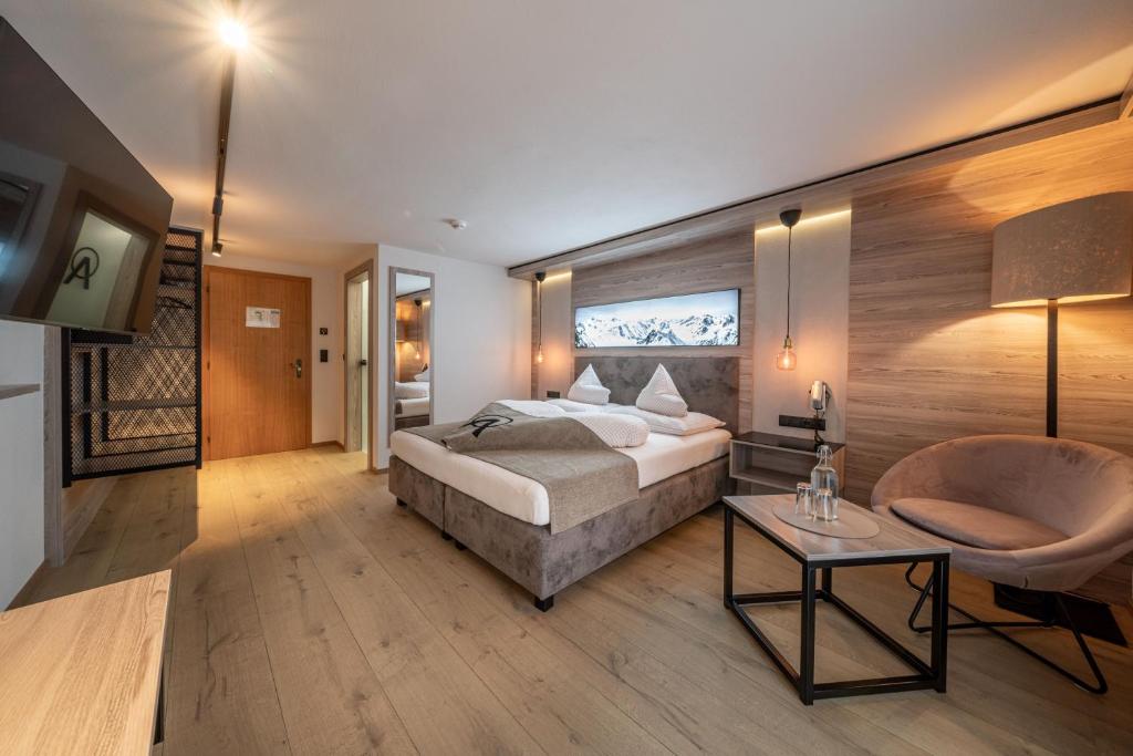 Postel nebo postele na pokoji v ubytování Genusshotel Alpenblick