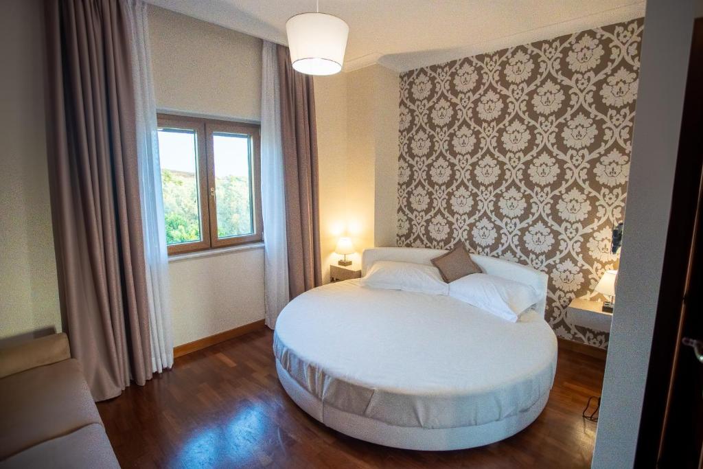 a bedroom with a white bed and a window at BB Domus Catanzaro in Catanzaro