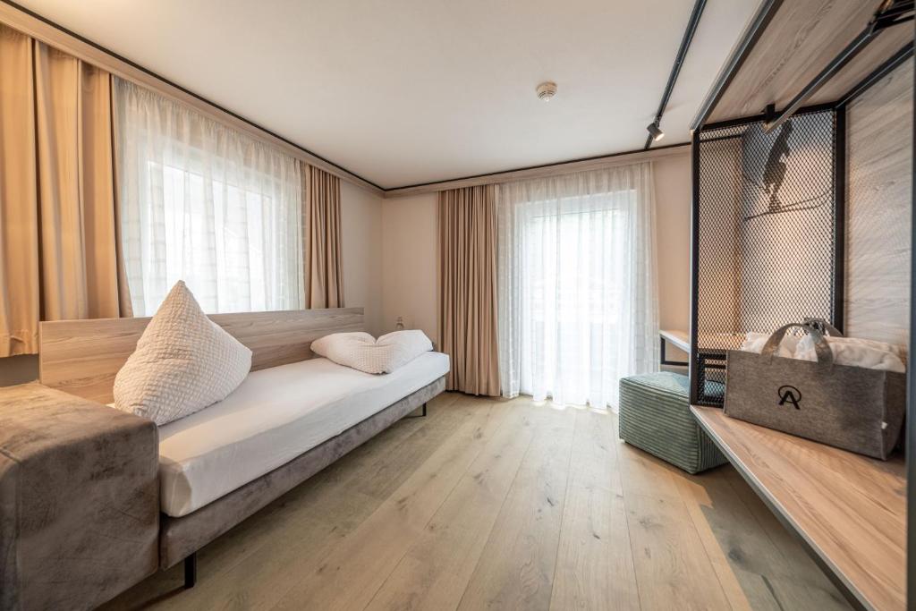 Postel nebo postele na pokoji v ubytování Genusshotel Alpenblick