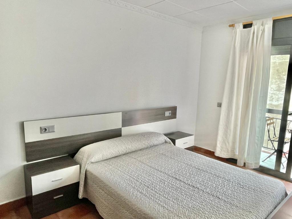 Posteľ alebo postele v izbe v ubytovaní Apartamentos Blanes Petit