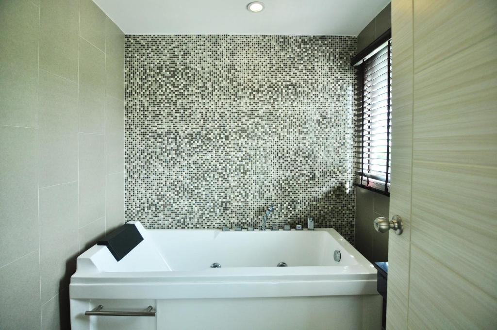 The AIM Patong Hotel - Resim 38