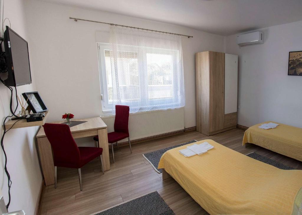 Televízia a/alebo spoločenská miestnosť v ubytovaní Apartman Viljevac, Donji Miholjac