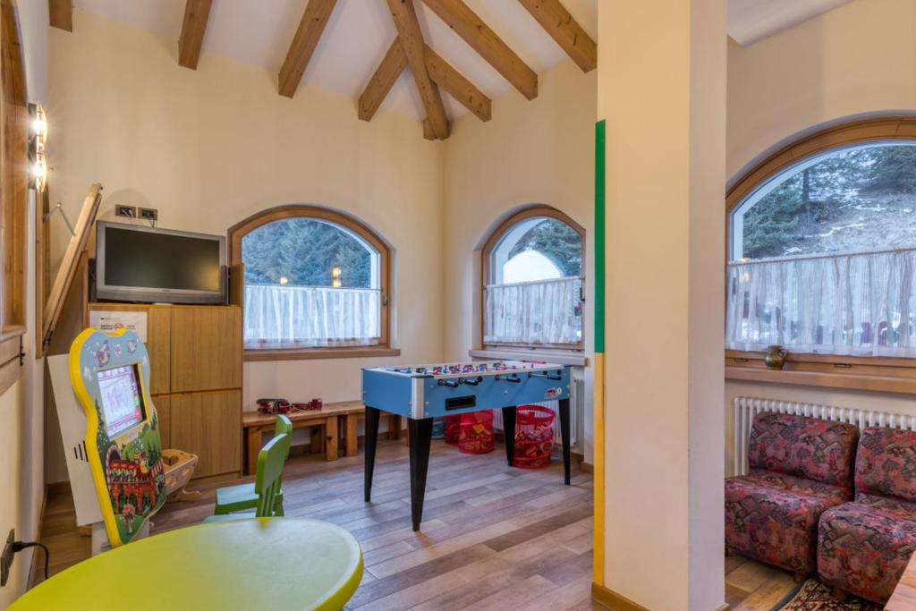 TV a/nebo společenská místnost v ubytování Panorama Hotel Fontanella
