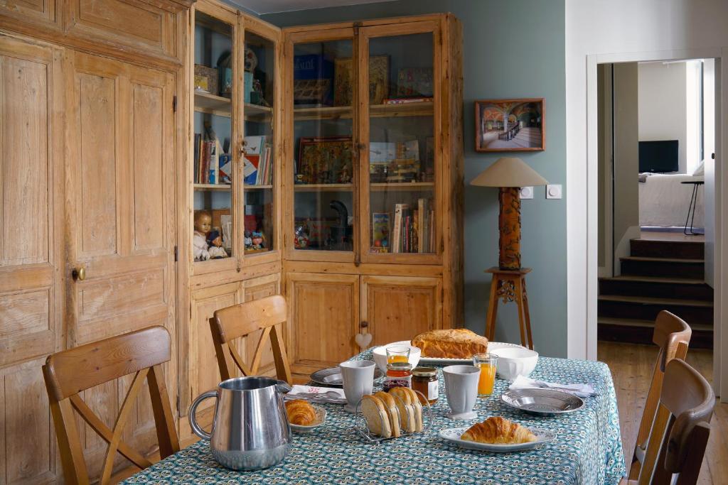 Jedlo v ubytovaní bed & breakfast alebo blízkom okolí