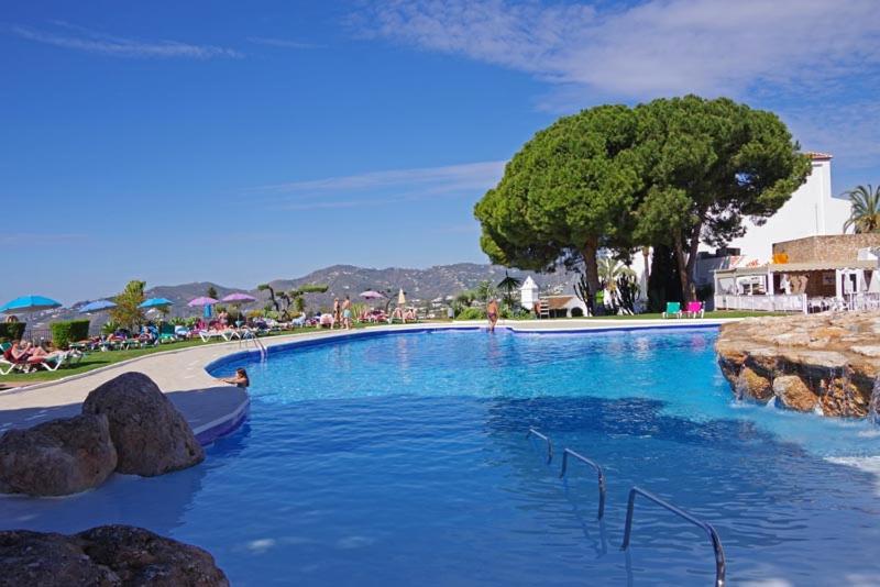 Bazén v ubytovaní Apartment La Perla, Nerja with Seaview, Capistrano alebo v jeho blízkosti