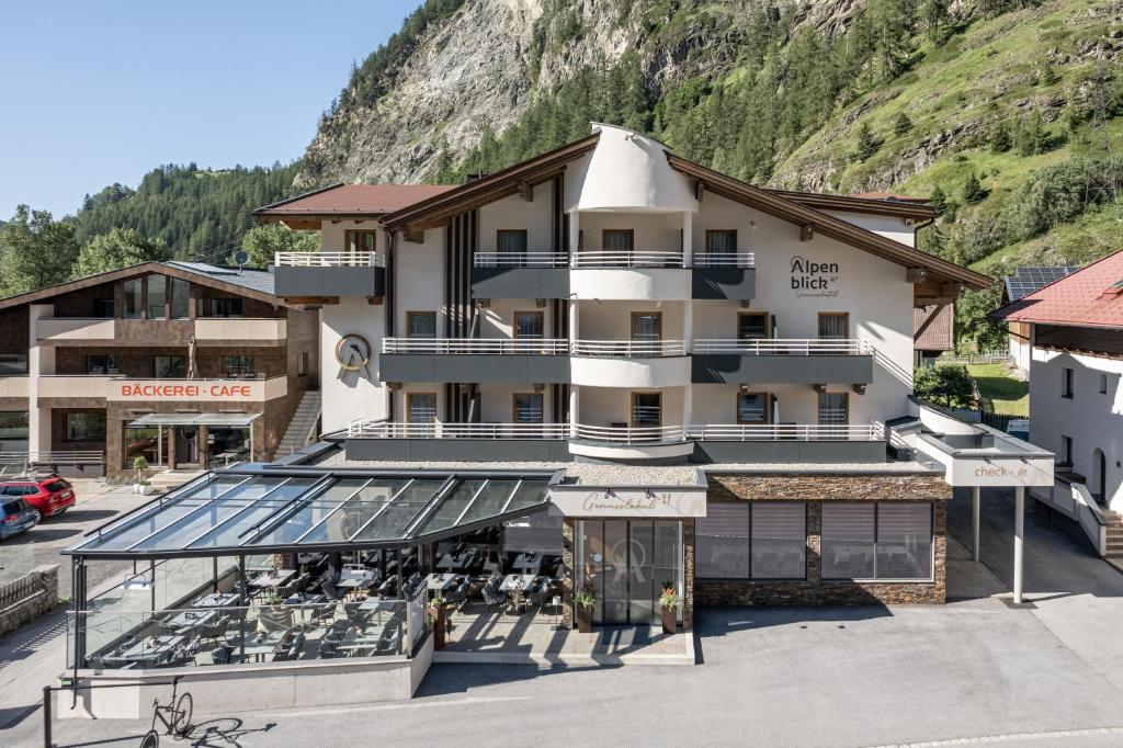 Nespecifikovaný výhled na hory nebo výhled na hory při pohledu z hotelu