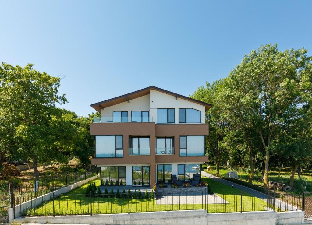 Gallery image of Kraimorie Park in Burgas City