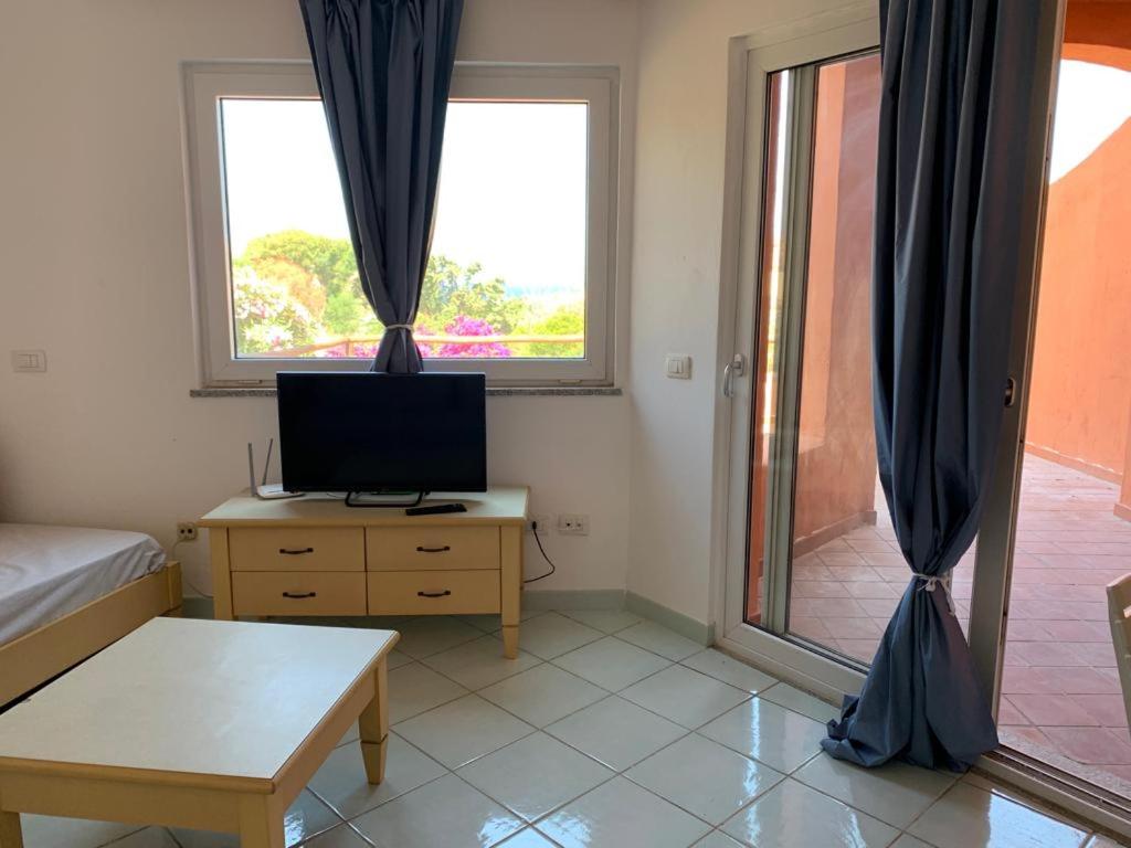 TV a/nebo společenská místnost v ubytování Residence Cala Rossa