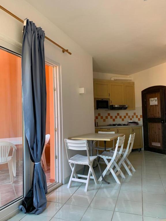 Fotografie z fotogalerie ubytování Residence Cala Rossa v destinaci Isola Rossa