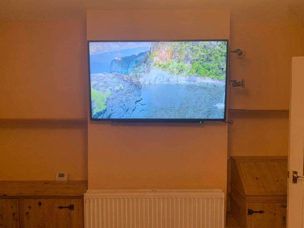 TV a/nebo společenská místnost v ubytování Highland Road House