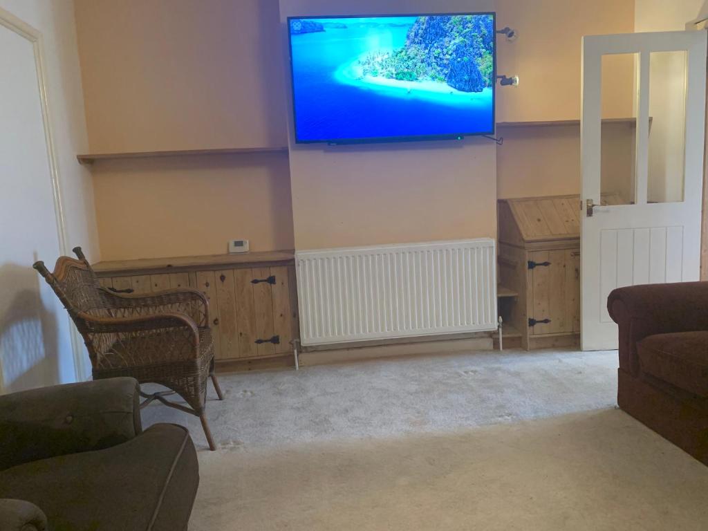 TV a/nebo společenská místnost v ubytování Highland Road House