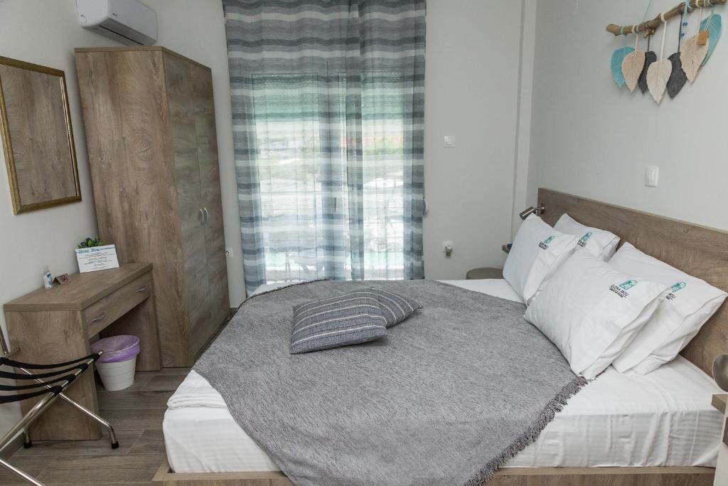 Postel nebo postele na pokoji v ubytování elenamou rooms
