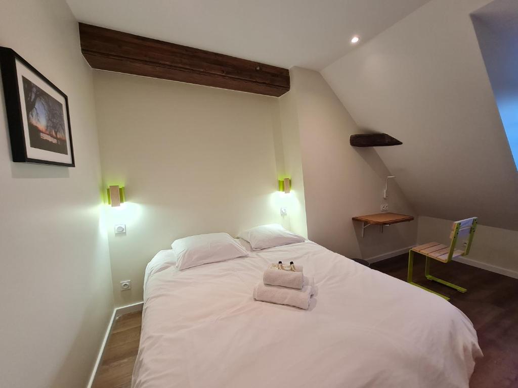 Postel nebo postele na pokoji v ubytování Le Faubourg - Gîte et chambres d'hôte