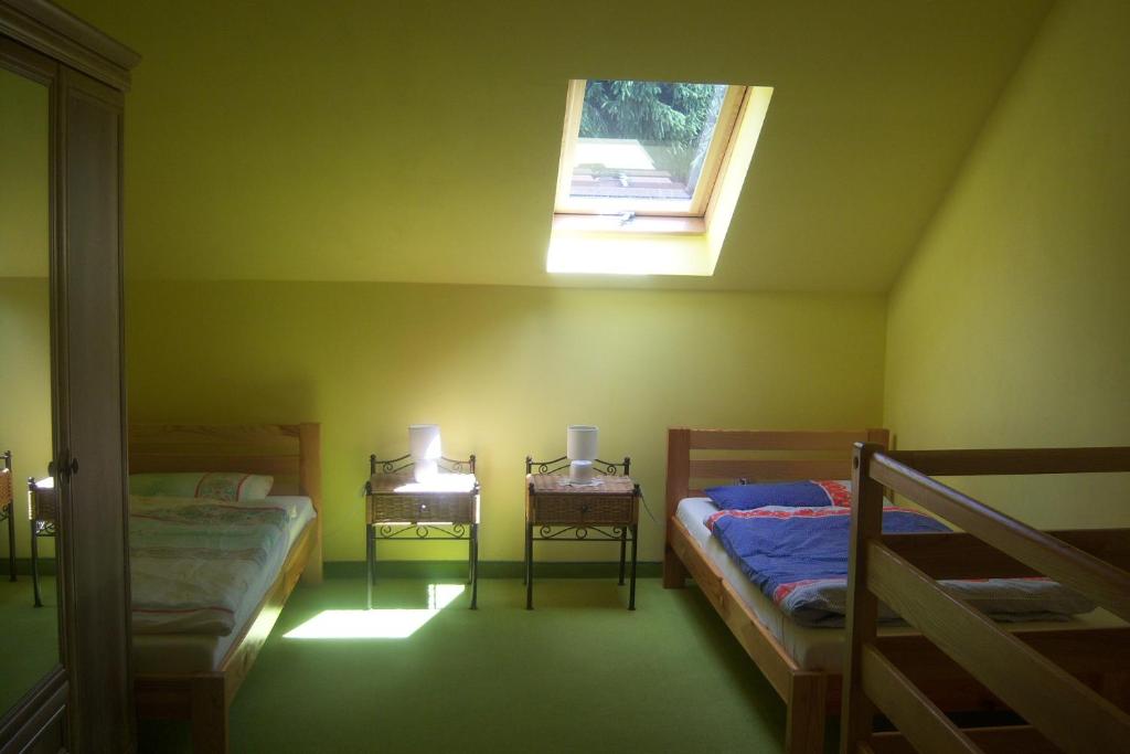 Postel nebo postele na pokoji v ubytování Bystre 35