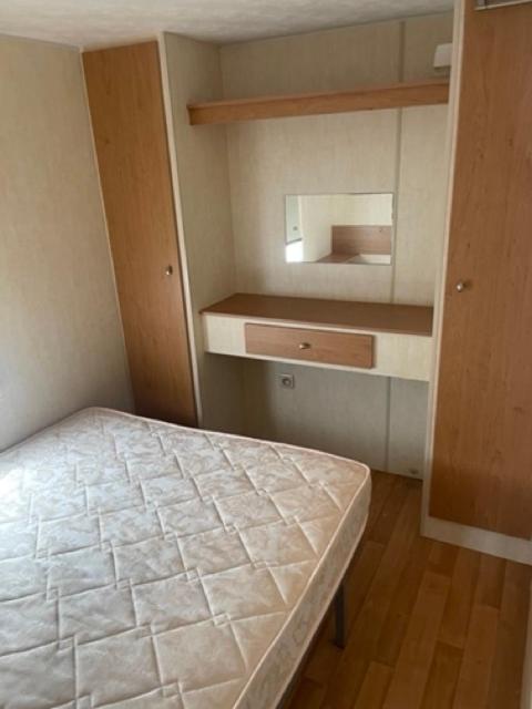 Postel nebo postele na pokoji v ubytování SUNNY BEACH