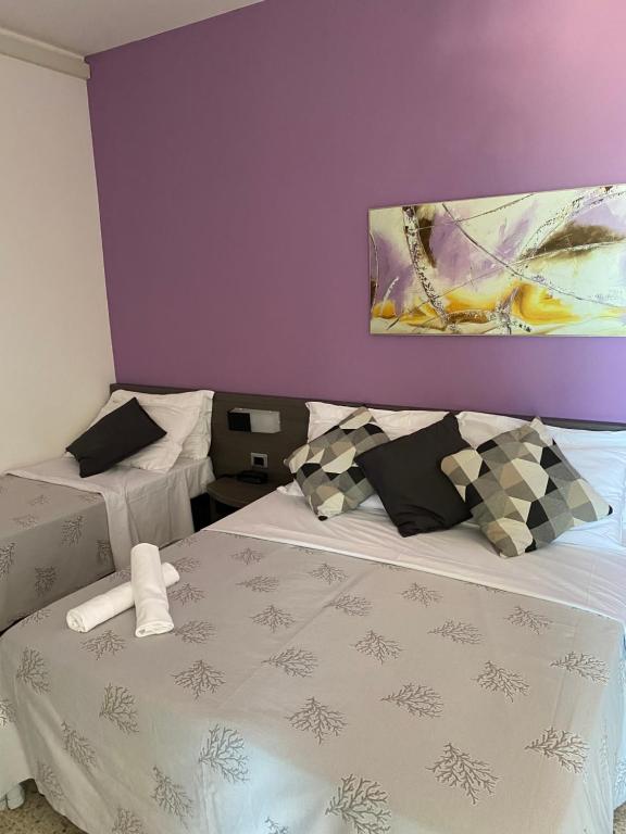 Un pat sau paturi într-o cameră la GFH - Hotel Spiaggia D'Oro