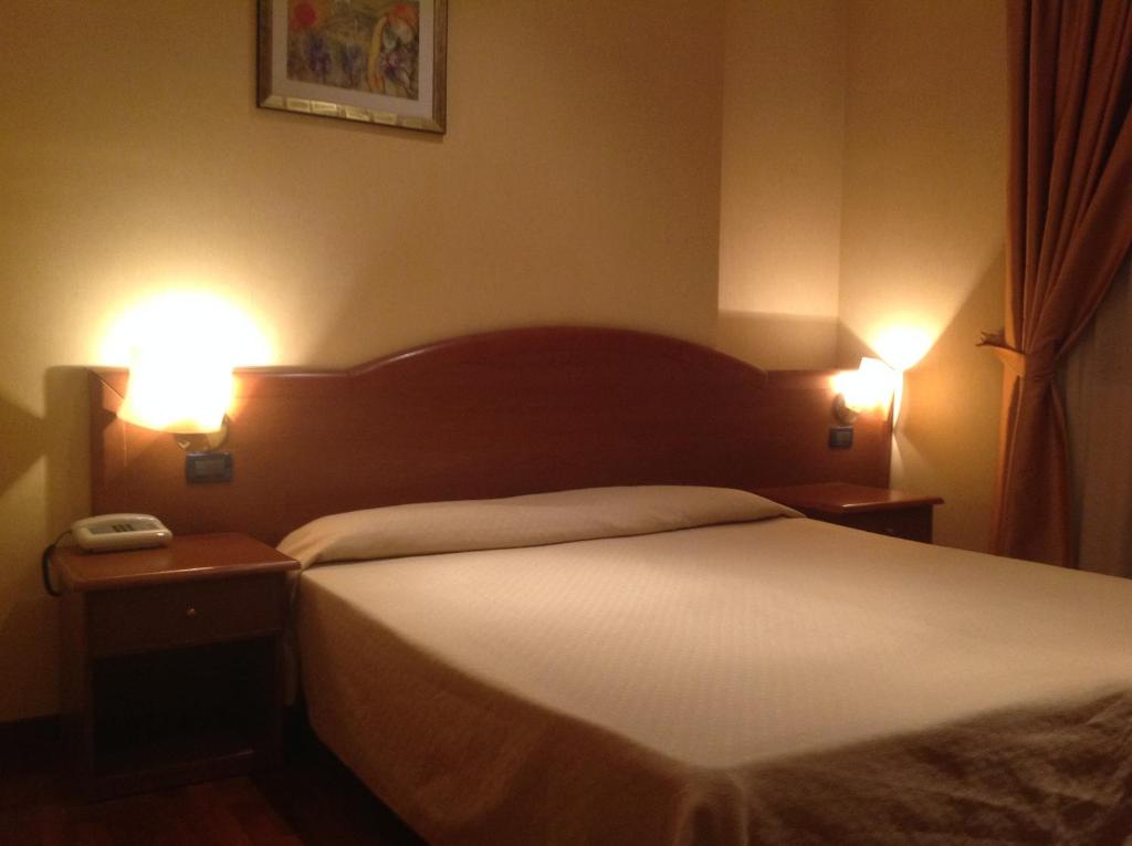 Postel nebo postele na pokoji v ubytování Hotel Dimora Adriana