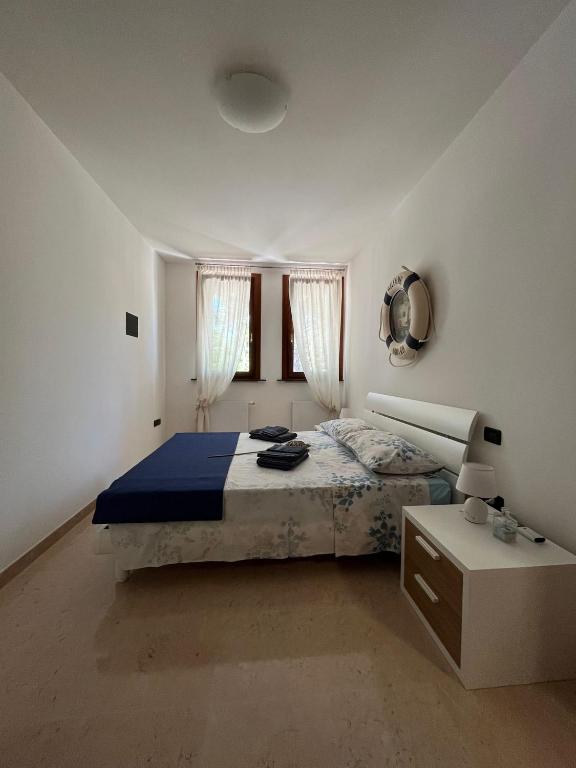 A bed or beds in a room at Orizzonte Marino Blu-vacanza ricca di colori