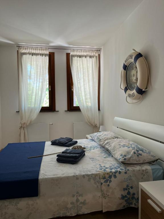 A bed or beds in a room at Orizzonte Marino Blu-vacanza ricca di colori
