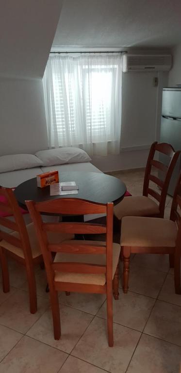 Fotografia z galérie ubytovania Apartments Pralija v Sevide