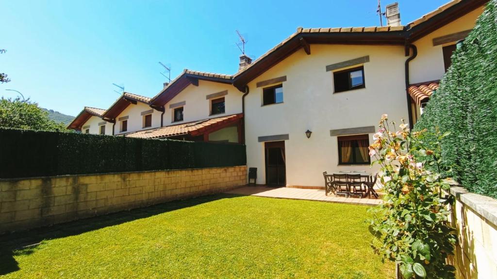 Magnífica casa con jardin, BBQ e hidromasaje en Leitza