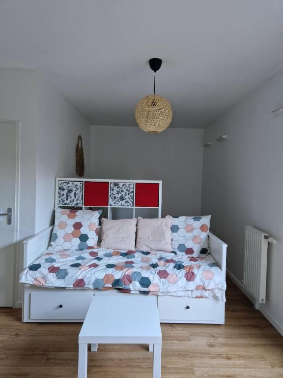 Cama ou camas em um quarto em Appartement 20mn Paris Saint Lazare (4 personnes)