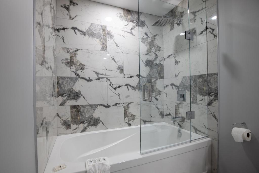 Niagara Luxury Suites - Resim 31