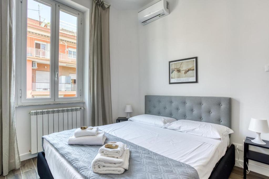 Appio Apartment near Metro A by RHR