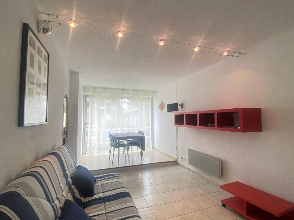 Posedenie v ubytovaní Appartement Cosy à 300m de la Plage, Parking Privé, Loggia Fermée, 4 Pers., 2 Étoiles - FR-1-225-758