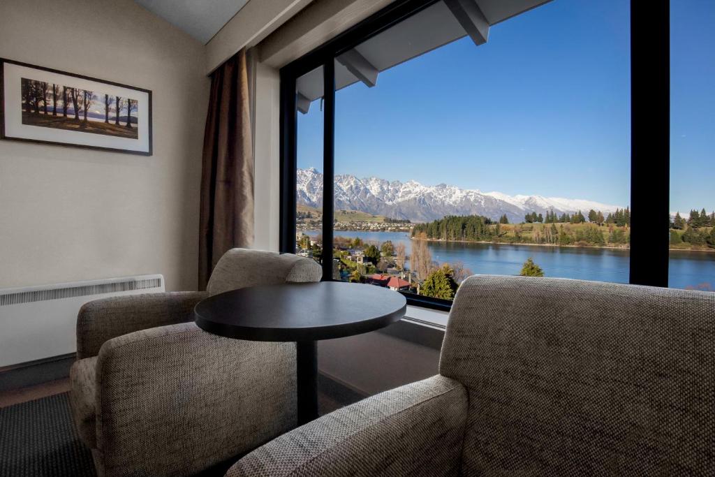 Copthorne Hotel & Resort Lakefront Queenstown - Überlegener König Mit Blick Auf See