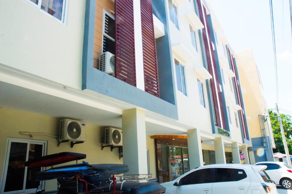 ELTI SUITES By Bluebookers - Housity