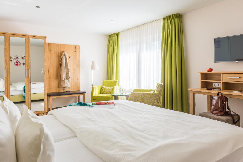 Postel nebo postele na pokoji v ubytování Romantik Hotel Reichshof