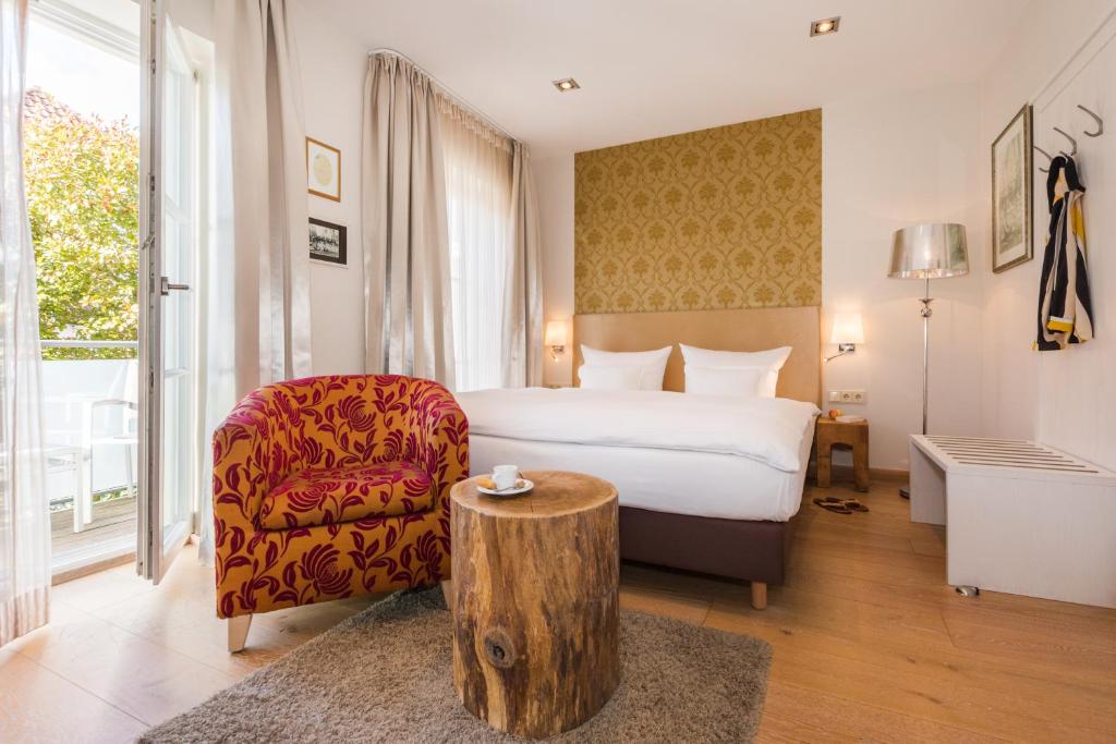 Postel nebo postele na pokoji v ubytování Romantik Hotel Reichshof