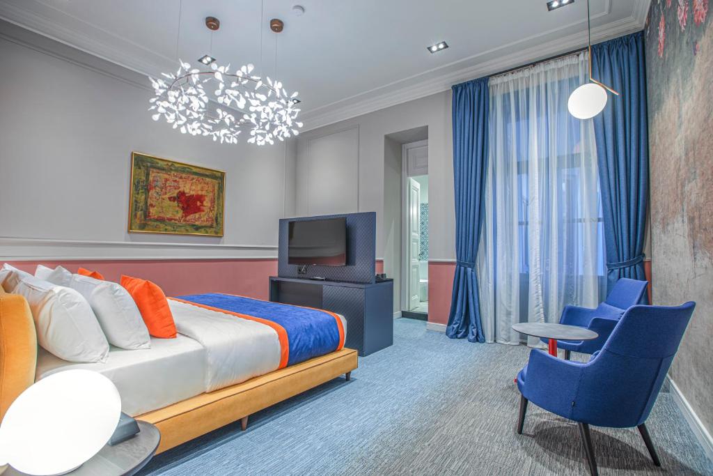 TV a/nebo společenská místnost v ubytování Heritage Hotel and Suites