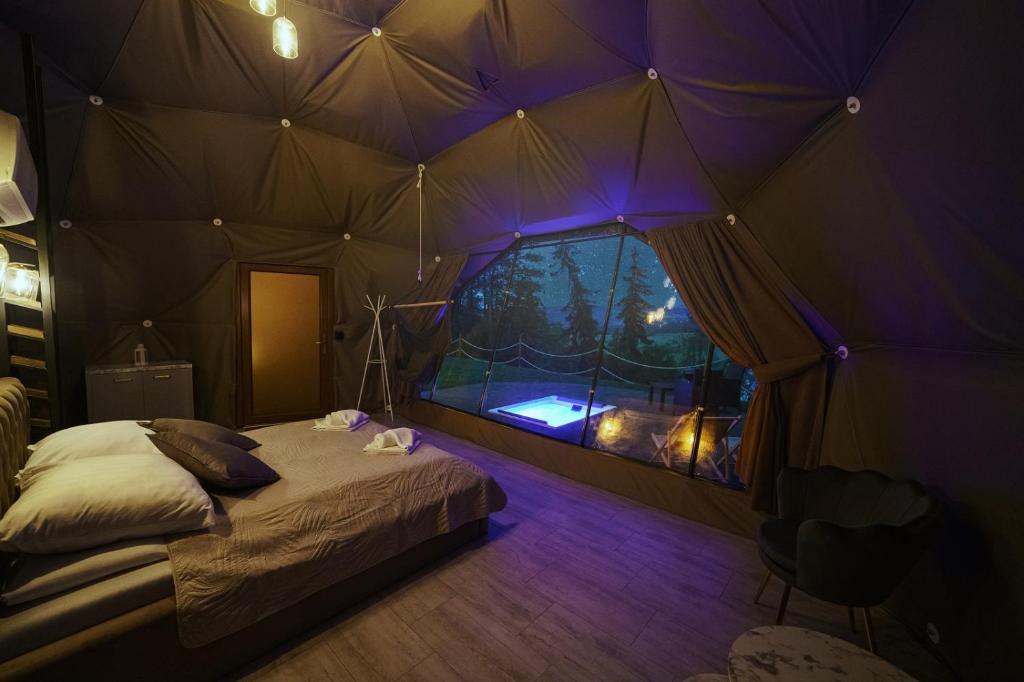 Peak Glamp & Jacuzzi - 17