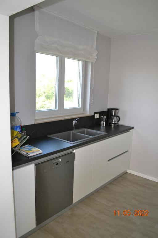 Kuchyň nebo kuchyňský kout v ubytování Ocean View Apartements Murine