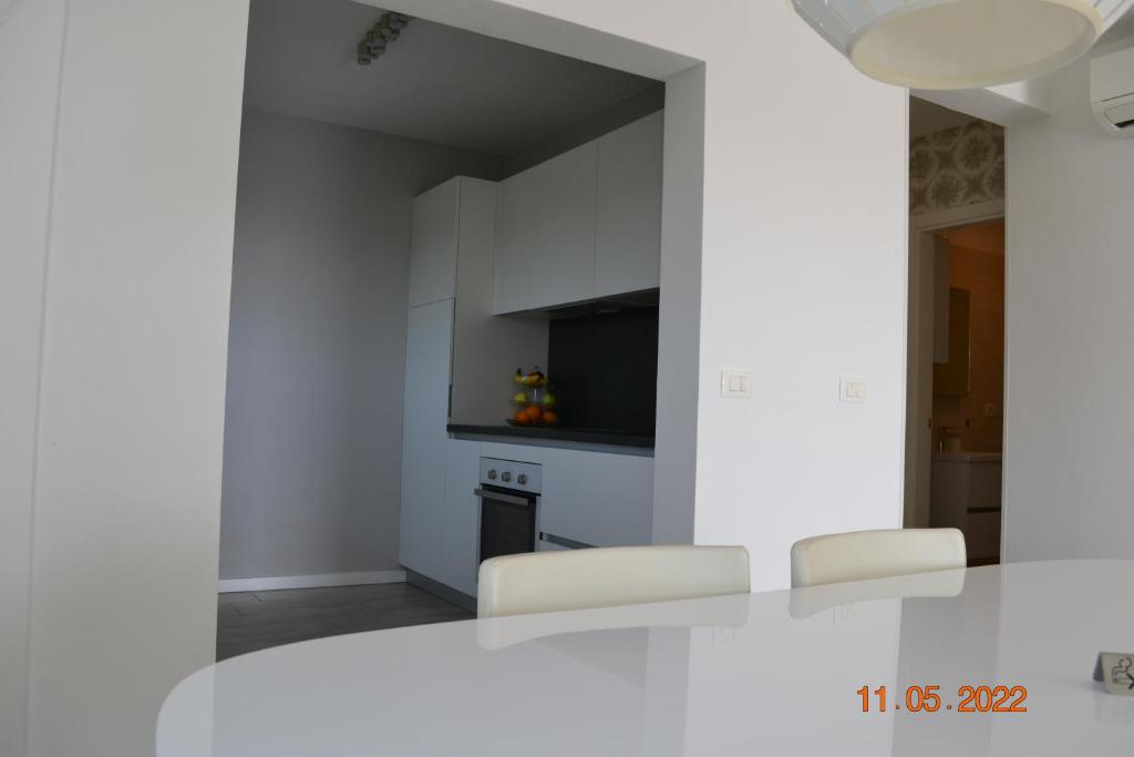 Kuchyň nebo kuchyňský kout v ubytování Ocean View Apartements Murine