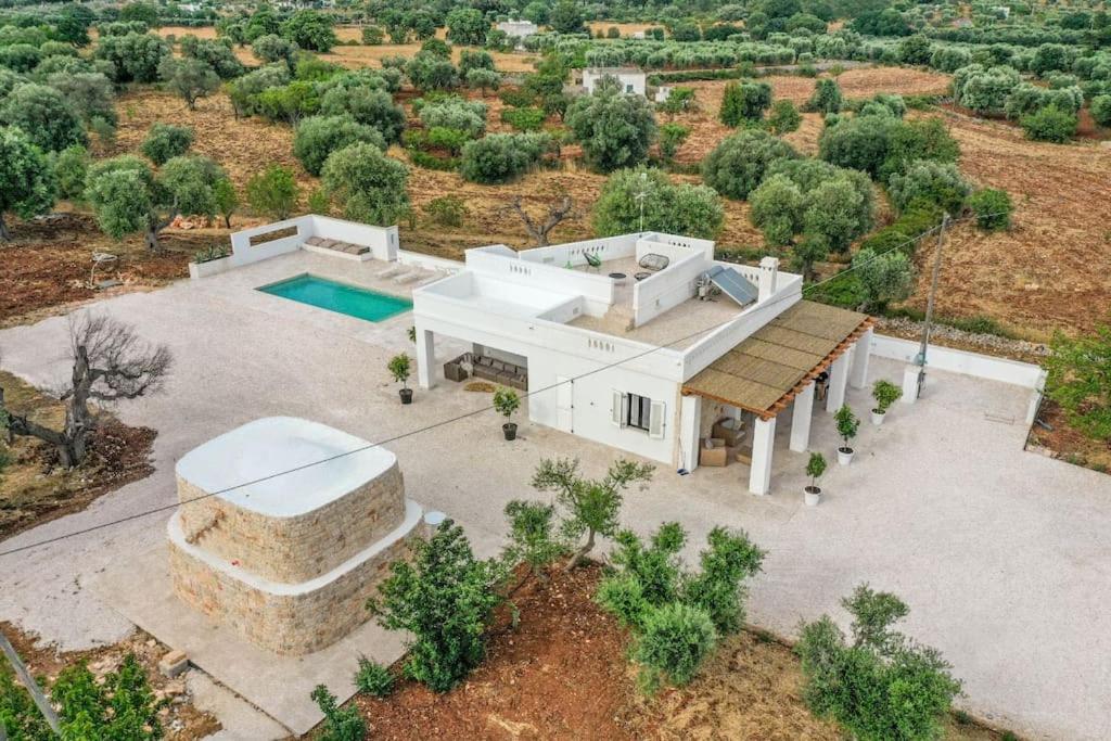 Bazén v ubytovaní Vilaa Isa Beautiful Villa and trullo in Ostuni alebo v jeho blízkosti