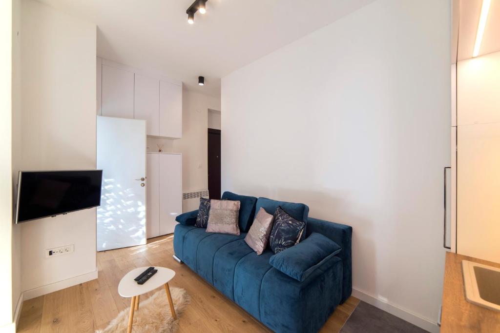 Televízia a/alebo spoločenská miestnosť v ubytovaní Green Leaf Apartment