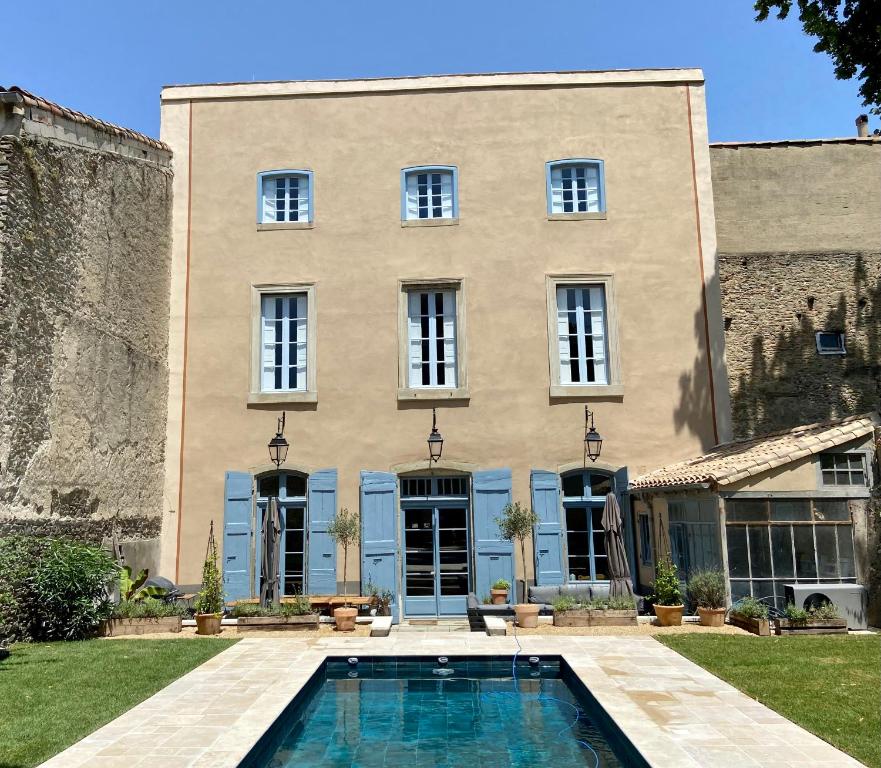 'French Country House in Town' with private garden, pool and cinema room