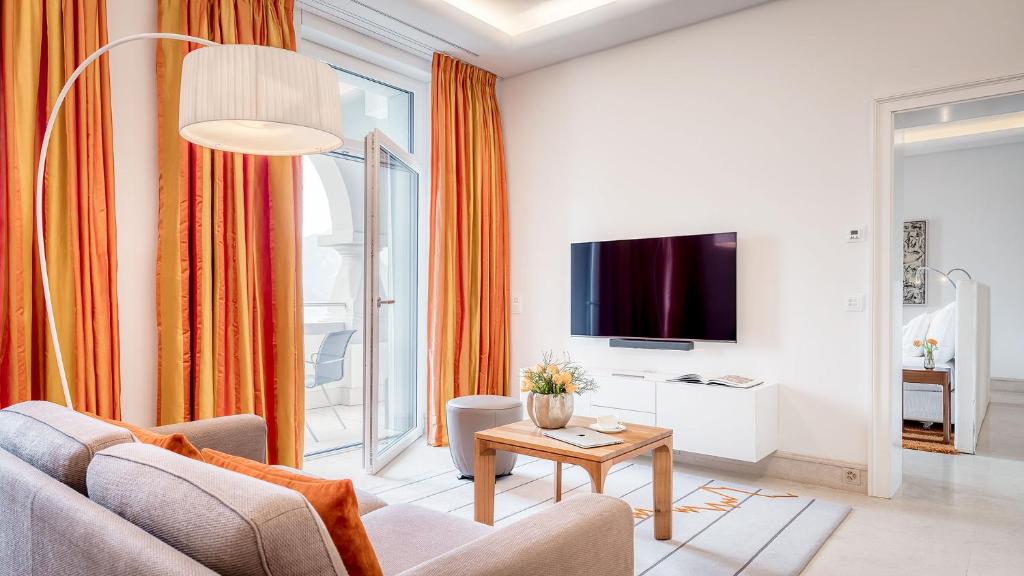 TV a/nebo společenská místnost v ubytování Park Hotel Vitznau