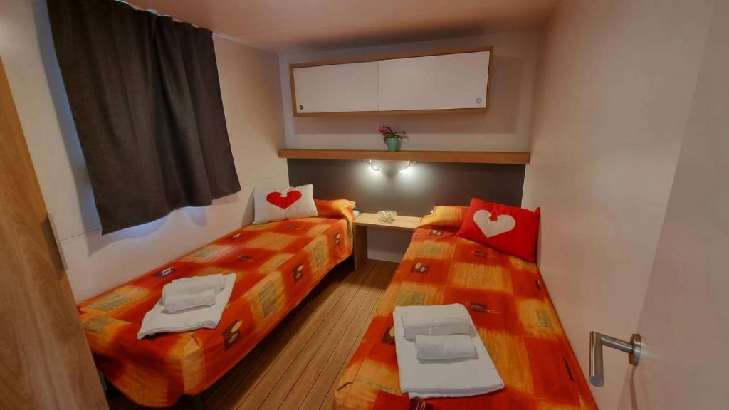 Postel nebo postele na pokoji v ubytování Villaggio Acquamarina