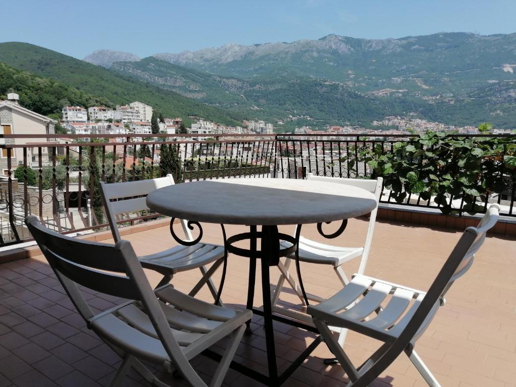 Lovely apartment with big terrace in Budva, Budva (updated prices 2024)