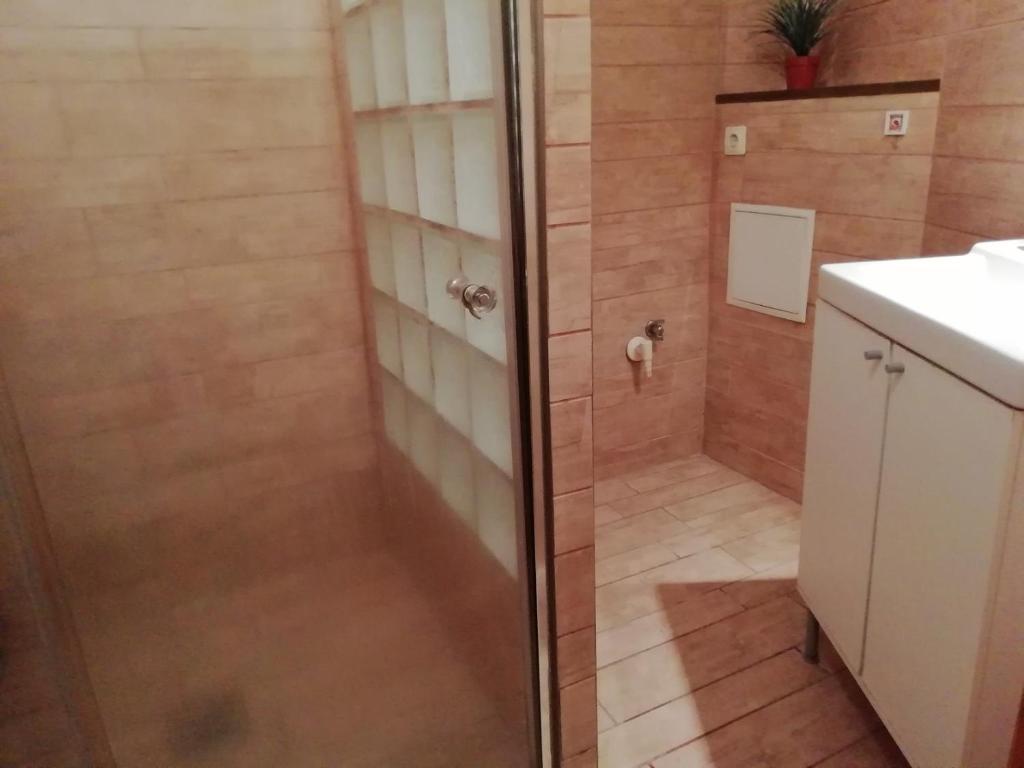 A bathroom at Aurora Apartments