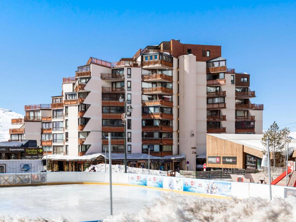 Apartment Trois Vallées 516 by Interhome v zimě