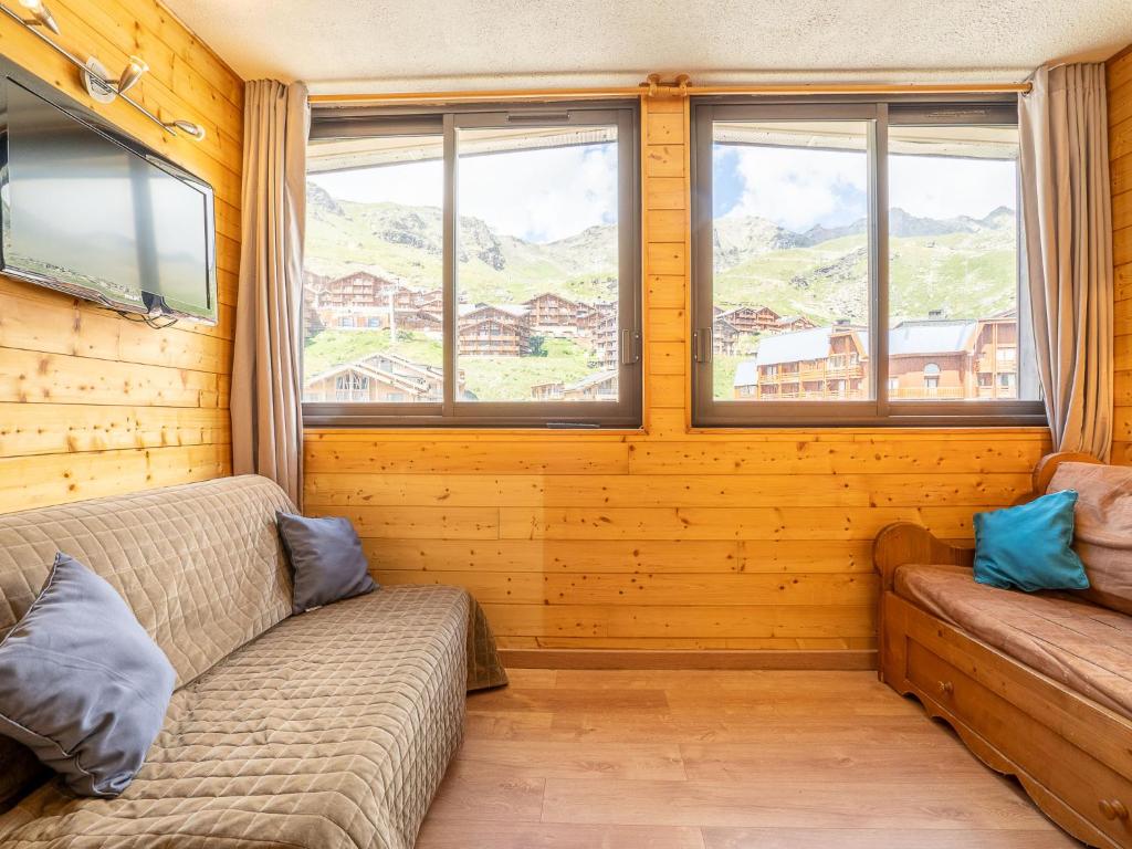 Posezení v ubytování Apartment Cime de Caron 2701 by Interhome