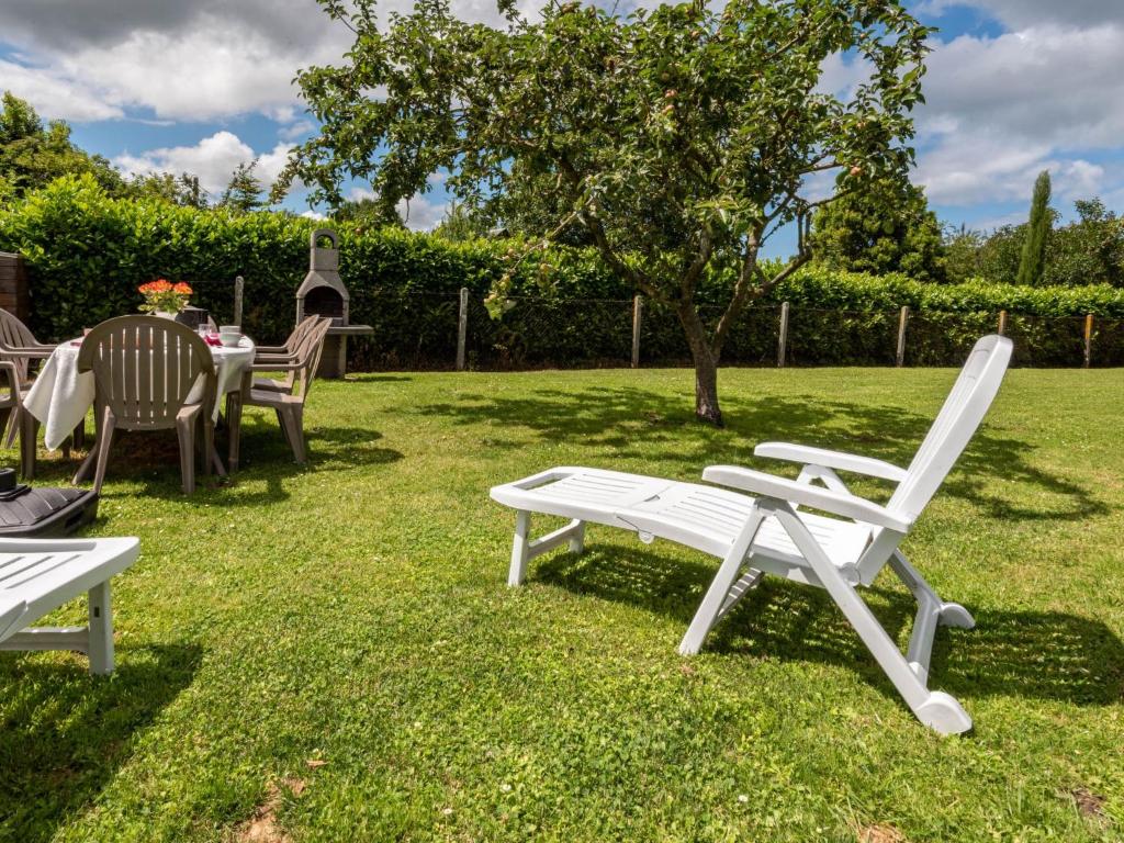 a group of chairs and a table in the grass at Holiday Home Le Repos by Interhome in Commes