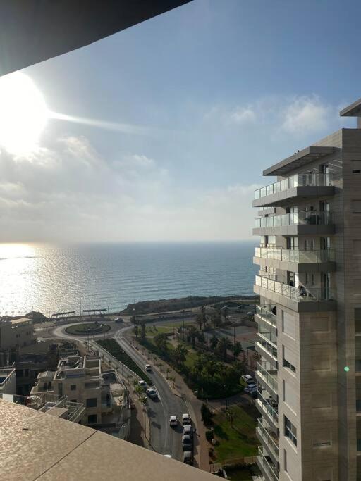 Beautiful apartments near the beach in a house with a pool, Netanya